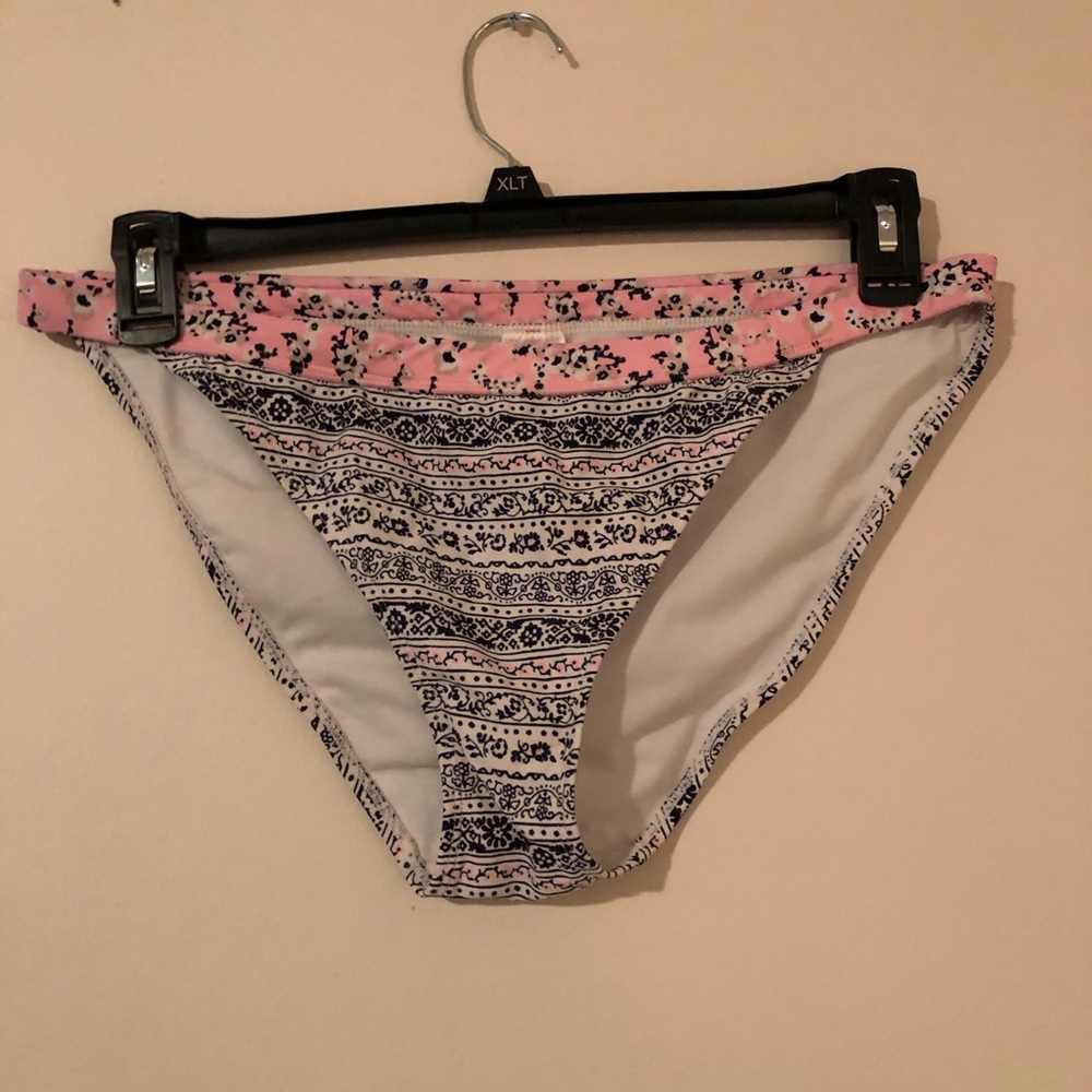 Print bathing suit bottoms